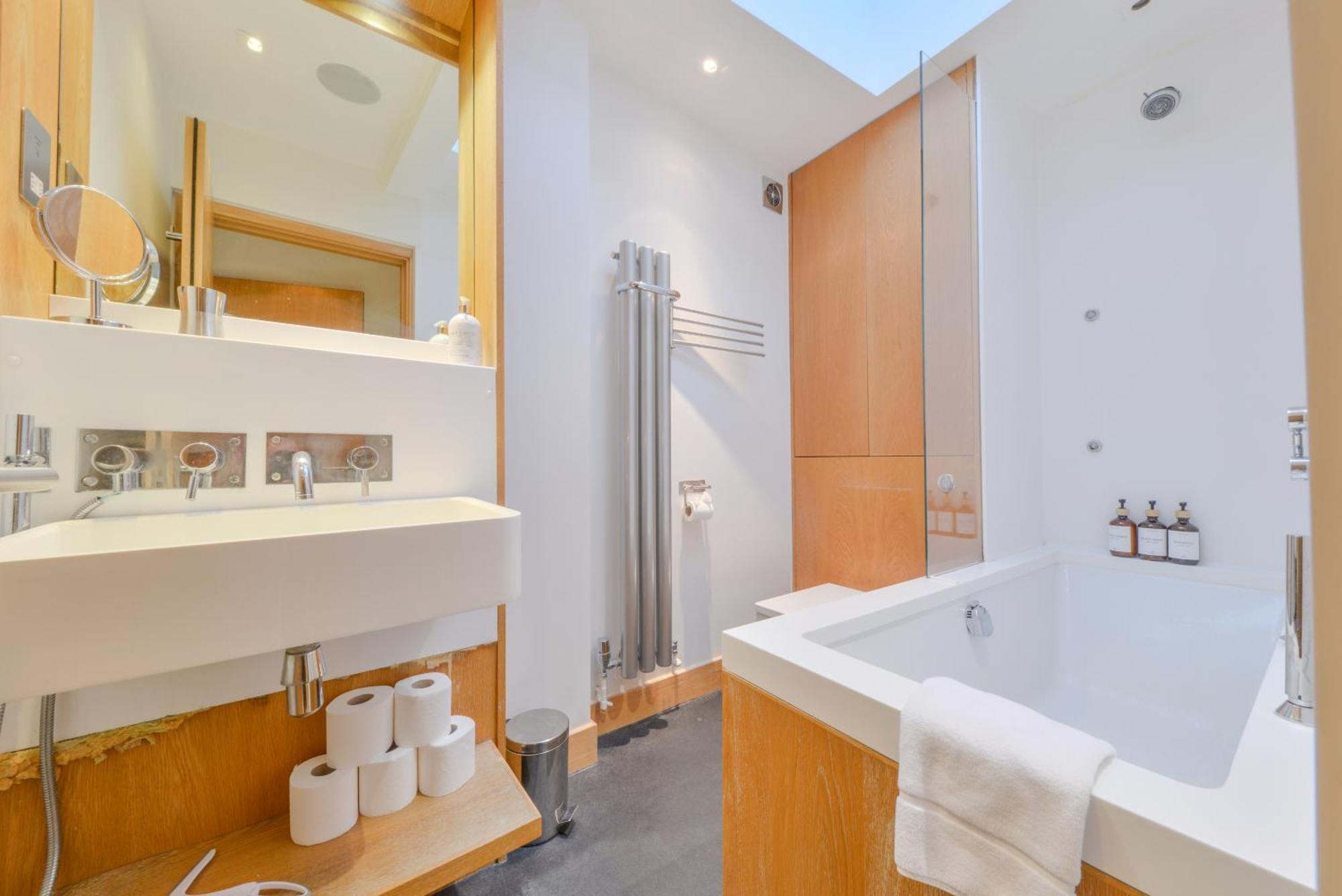 Central Two Bedroom Apartments St Albans By Central Stays Short Lets & Serviced Accommodation With Free Parking Εξωτερικό φωτογραφία